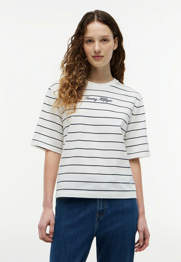 Tommy Hilfiger TOMMY HILFIGER LOGO EMBROIDERY RELAXED CREW NECK T-SHIRT - Print T-shirt - fine stp ecru   dark night