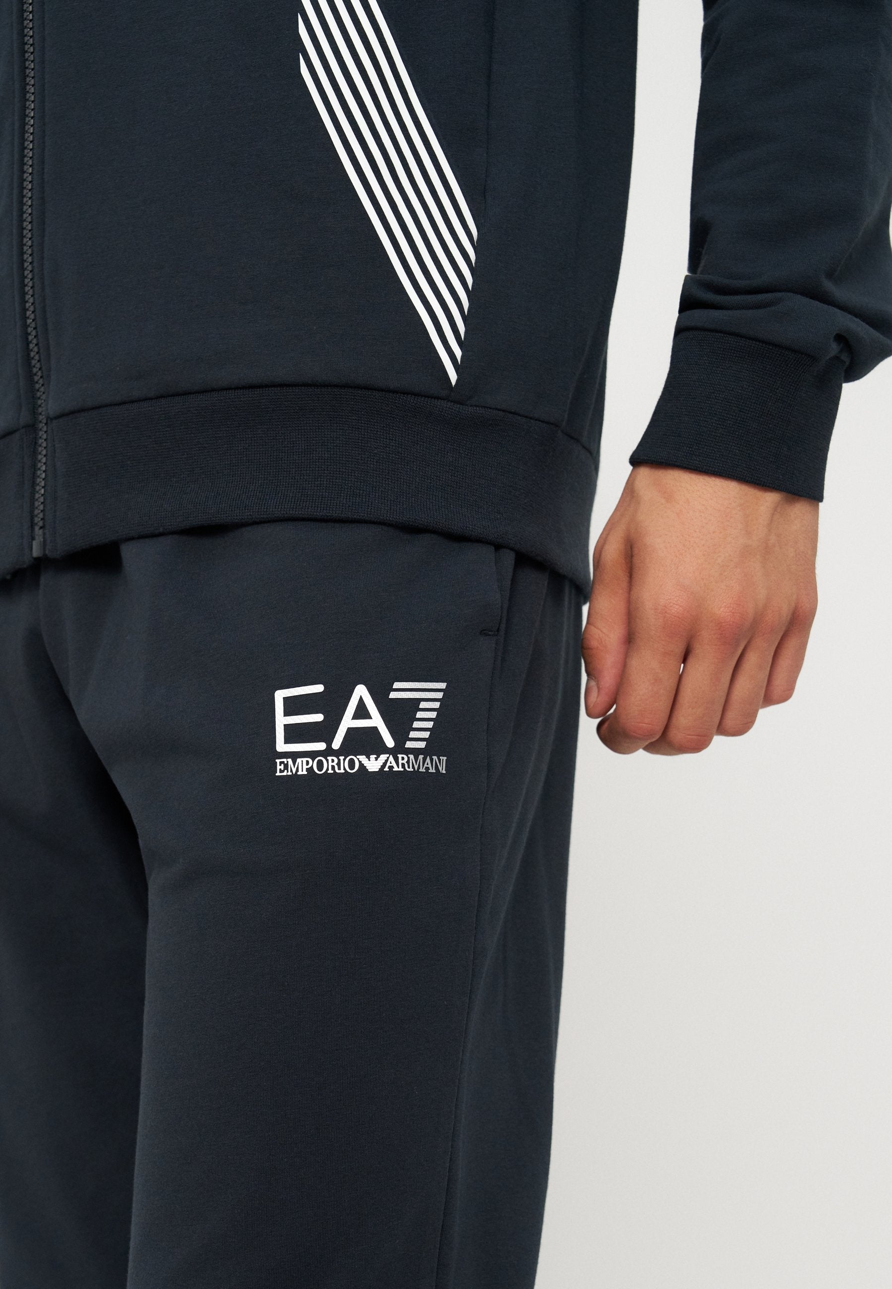 EA7 Emporio Armani Trainingsanzug Media 7