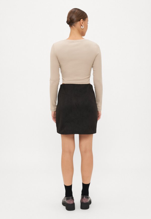 Vero Moda Petite VMKRETA SHORT SKIRT