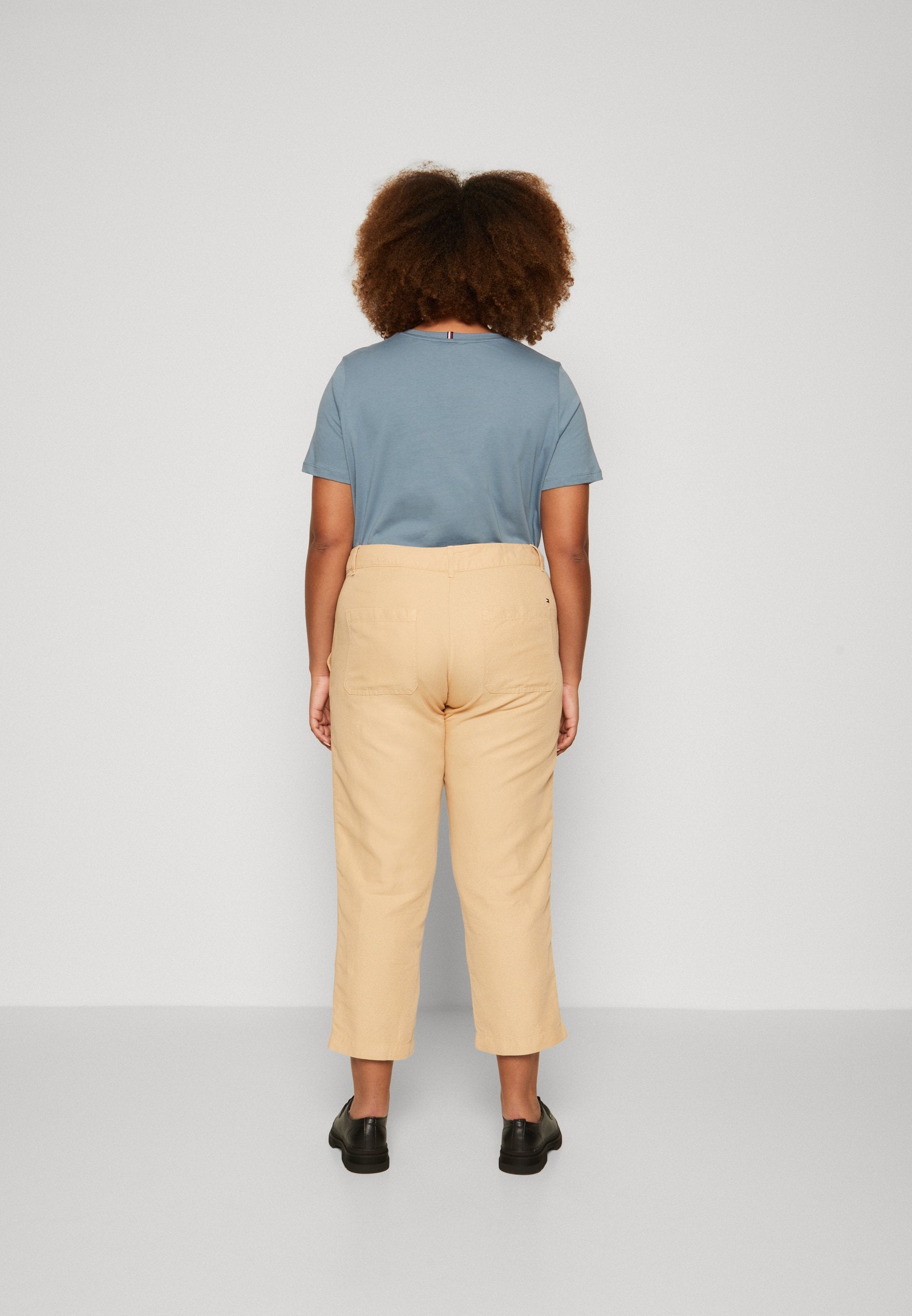 SLIM STRAIGHT Media 4