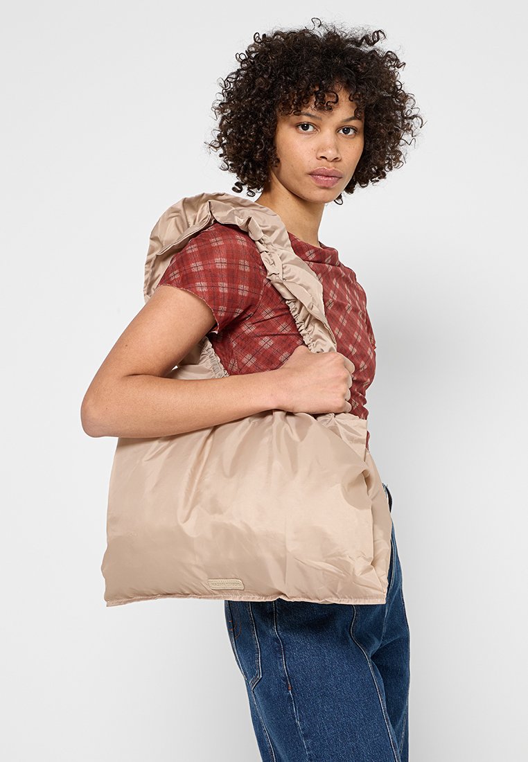 Kazar Studio COLLEEN