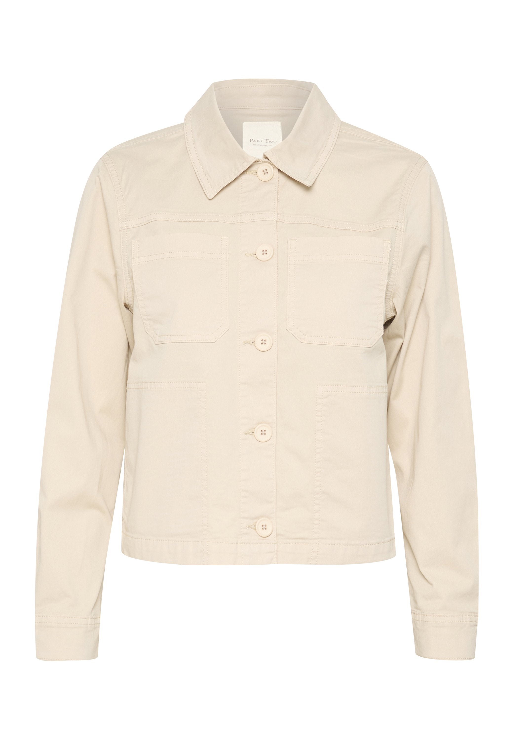 Beige Jeansjacke mit Knopfverschluss, Kragen, zwei Brusttaschen und langen Ärmeln. Glatte Textur mit dezenten Nähtdetails.