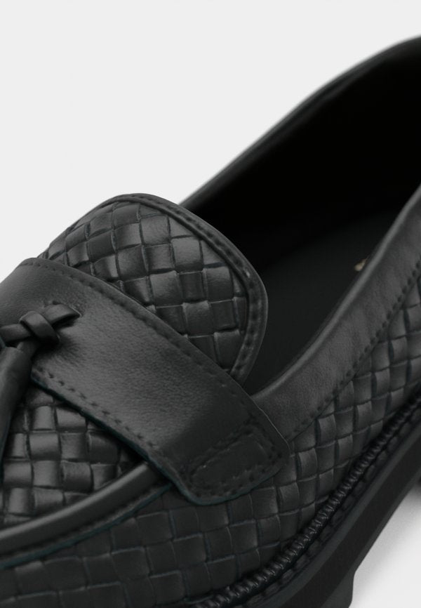 TOMS CARA