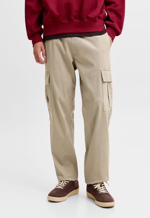 Jack & Jones RELAXED FIT TROUSERS RELAXED FIT RELAXED FIT TROUSERS - Cargo trousers - crockery