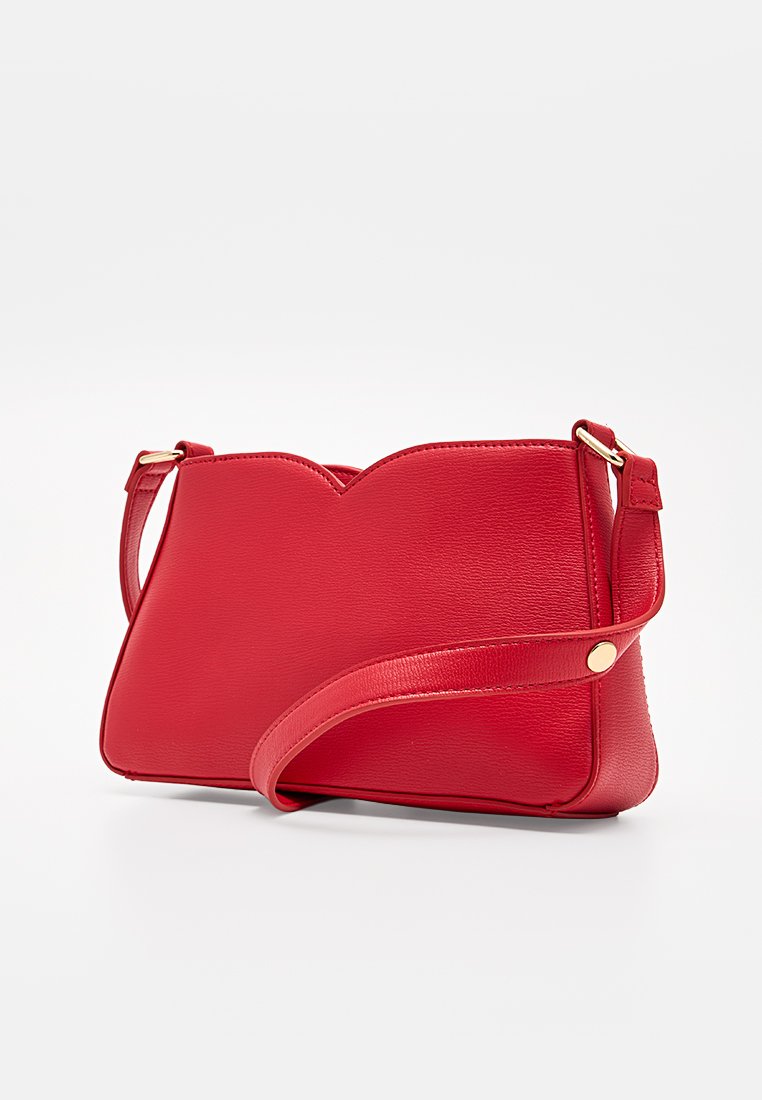 Love Moschino