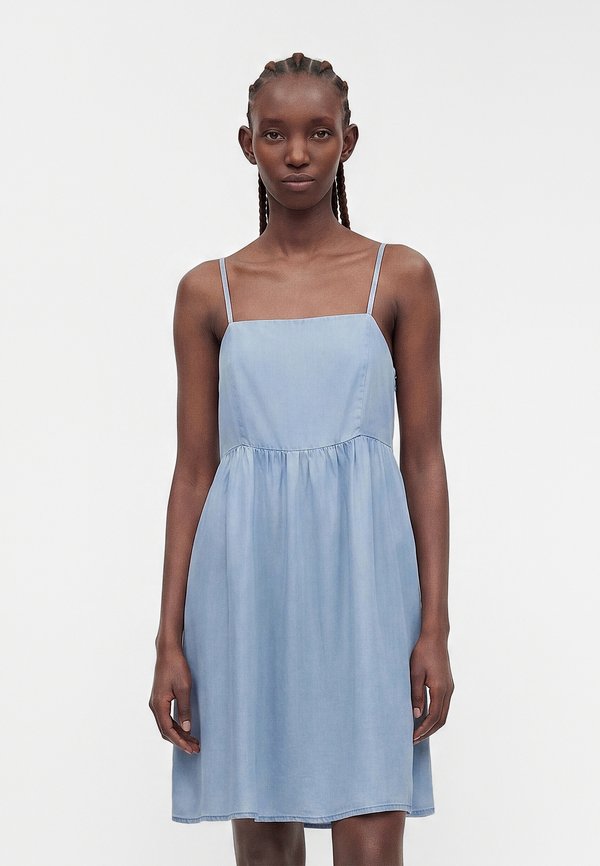ONLY ONLPEMA STRAP SMOCK DRESS - Denim dress - medium blue denim
