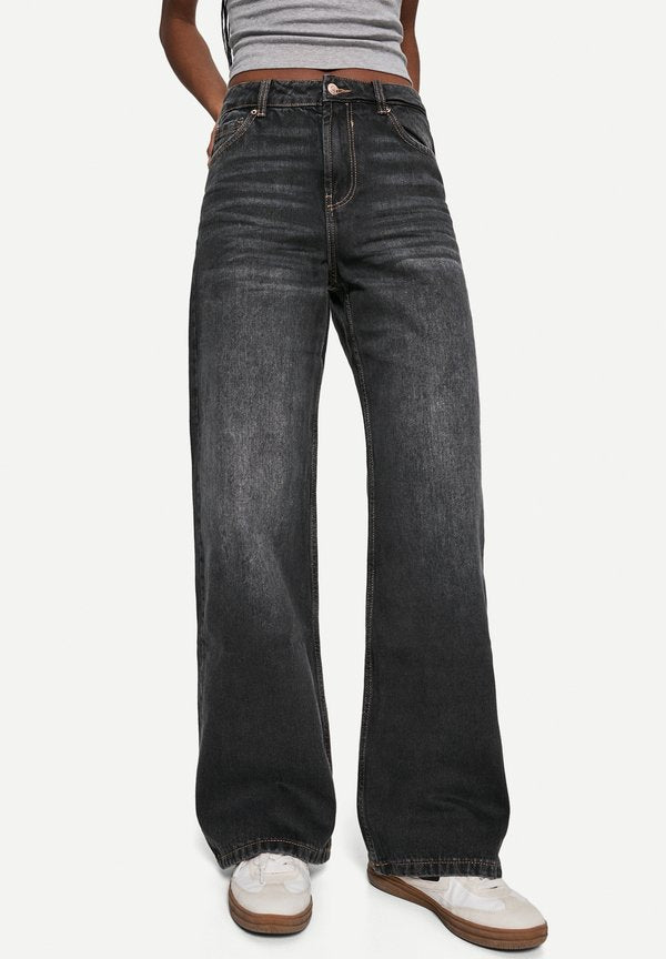 Bershka BAGGY JEANS - Loose Jeans - black