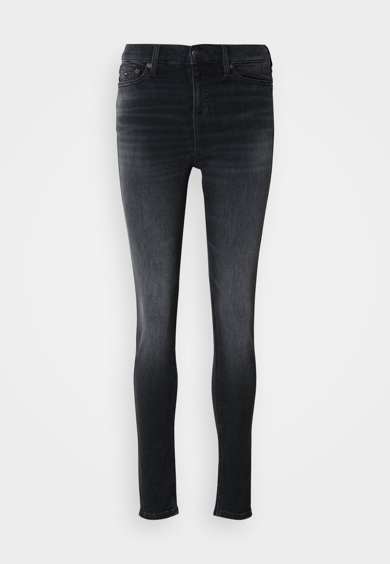 Dünne Jeans aus dunklem Denim, mit einem klassischen Fünf-Taschen-Design und einem dezenten Farbverlauf. Metalldruckknopfverschluss und Kontrastnähte.