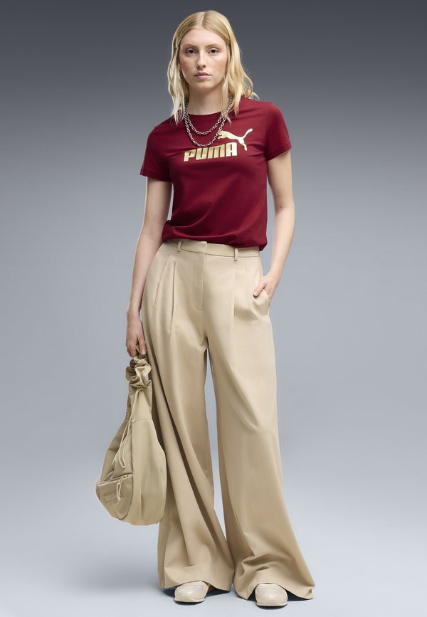Puma ESS METALLIC NO. 1 LOGO TEE - Print T-shirt - garnet glow-metallic silver