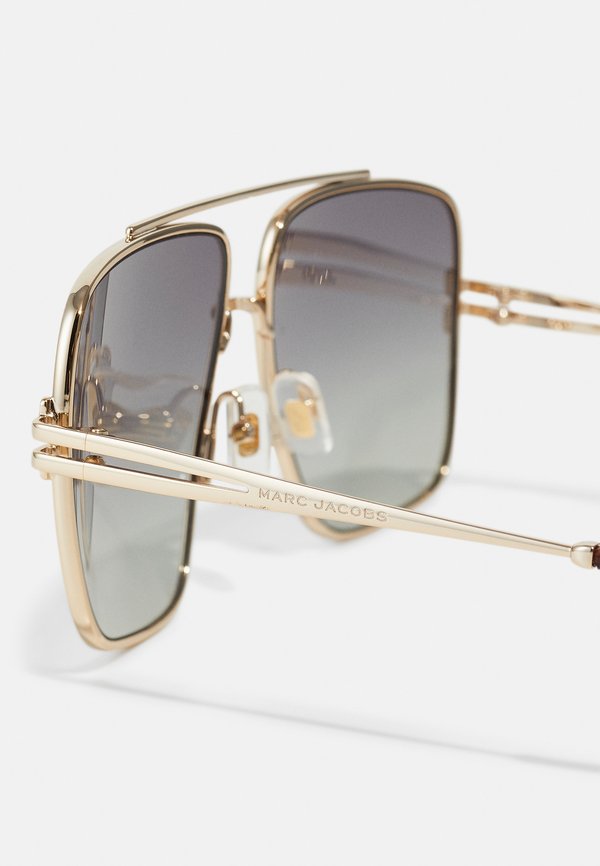 MARC JACOBS SET