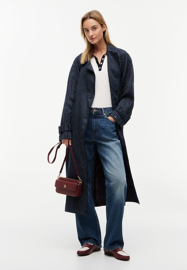 Tommy Hilfiger TH ICON CAMERA BAG - Cross body bag - velvet maroon