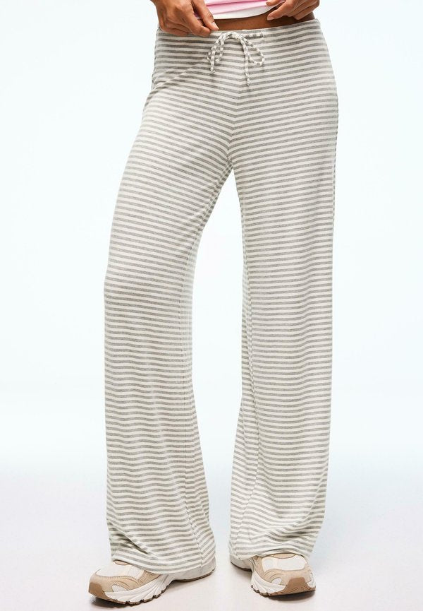 Bershka STRAIGHTWITH PRINT - TROUSERS - Trousers - dark grey