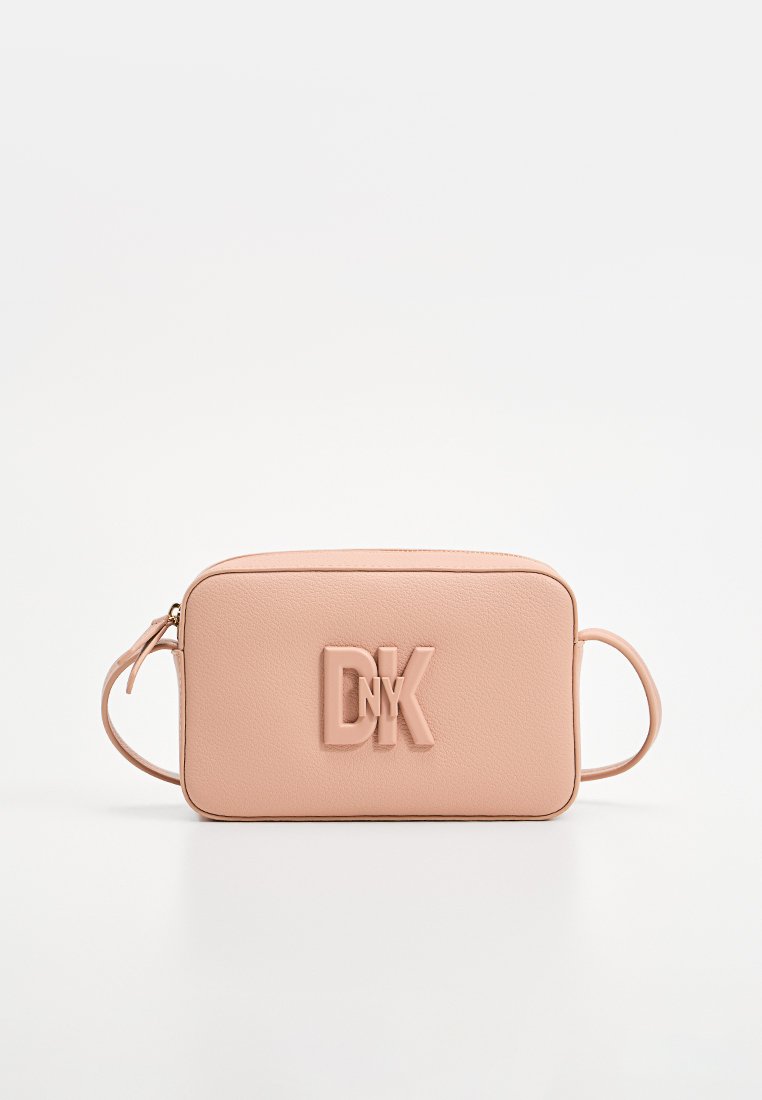 DKNY SEVENTH AVENUE