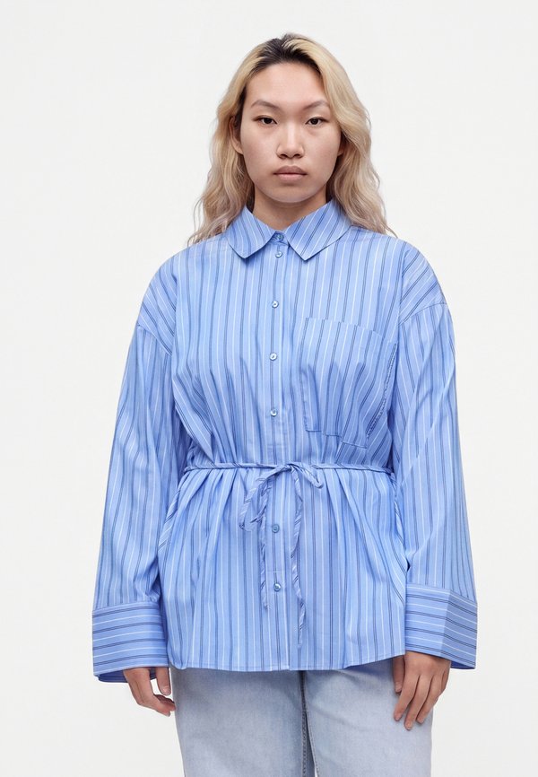 Vero Moda Curve VMCGINA BELT LS SHIRT WVN CUR - Button-down blouse - provence