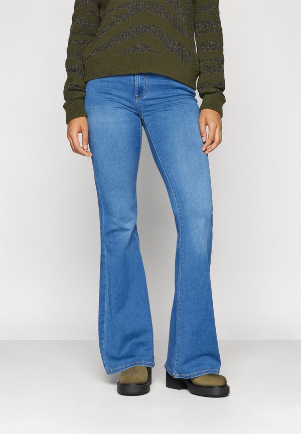 ONLY ONLREESE RETRO - Flared Jeans - light medium blue denim
