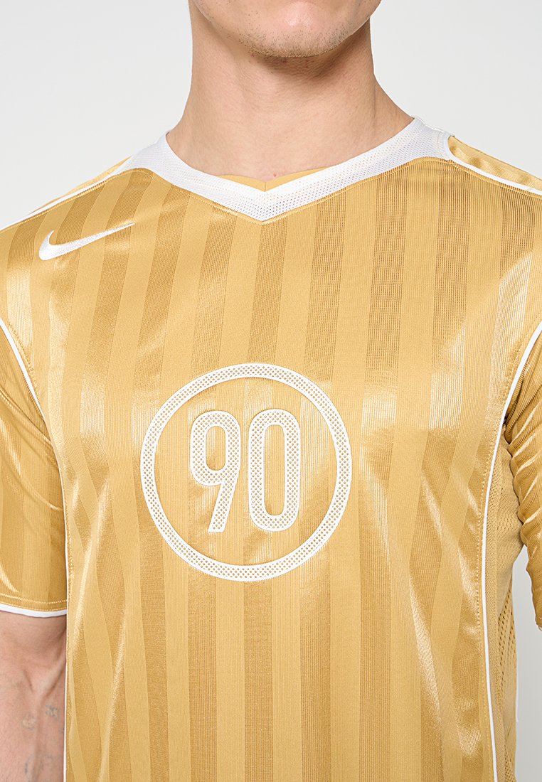 Nike Performance