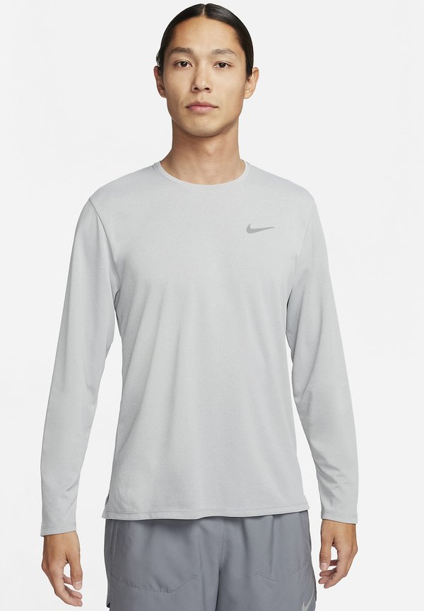Nike Performance MILER TOP - Long sleeved top - grey fog/particle grey/htr/(reflective silv)