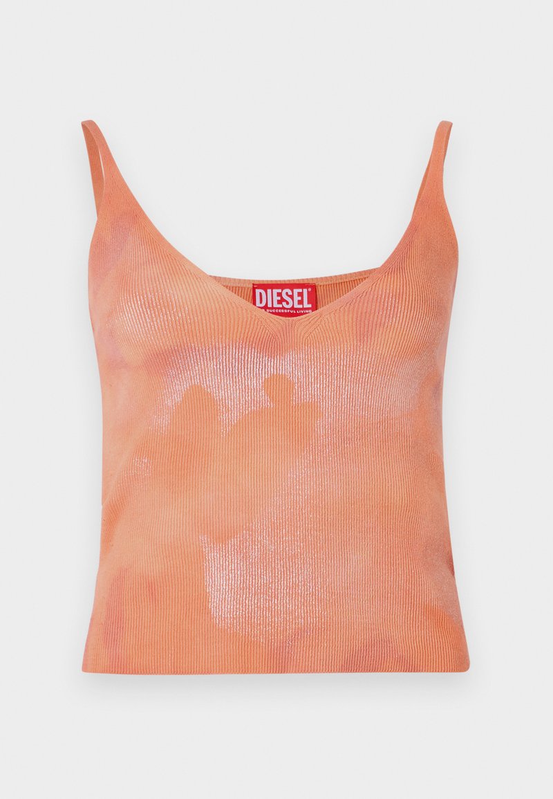 Orange geripptes Tanktop mit V-Ausschnitt und dünnen Trägern. Besitzt ein dezent verblasstes Muster und ein rotes Etikett mit dem Markennamen "DIESEL."