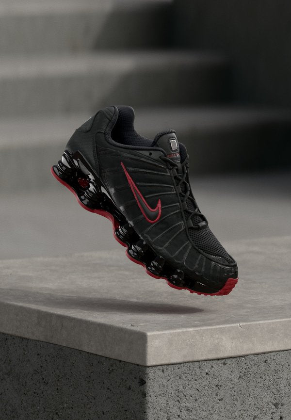 Nike Sportswear SHOX TECH - Trainers - black/tough red