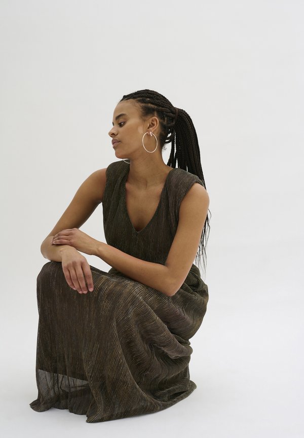 My Essential Wardrobe VIVIAN LONG
