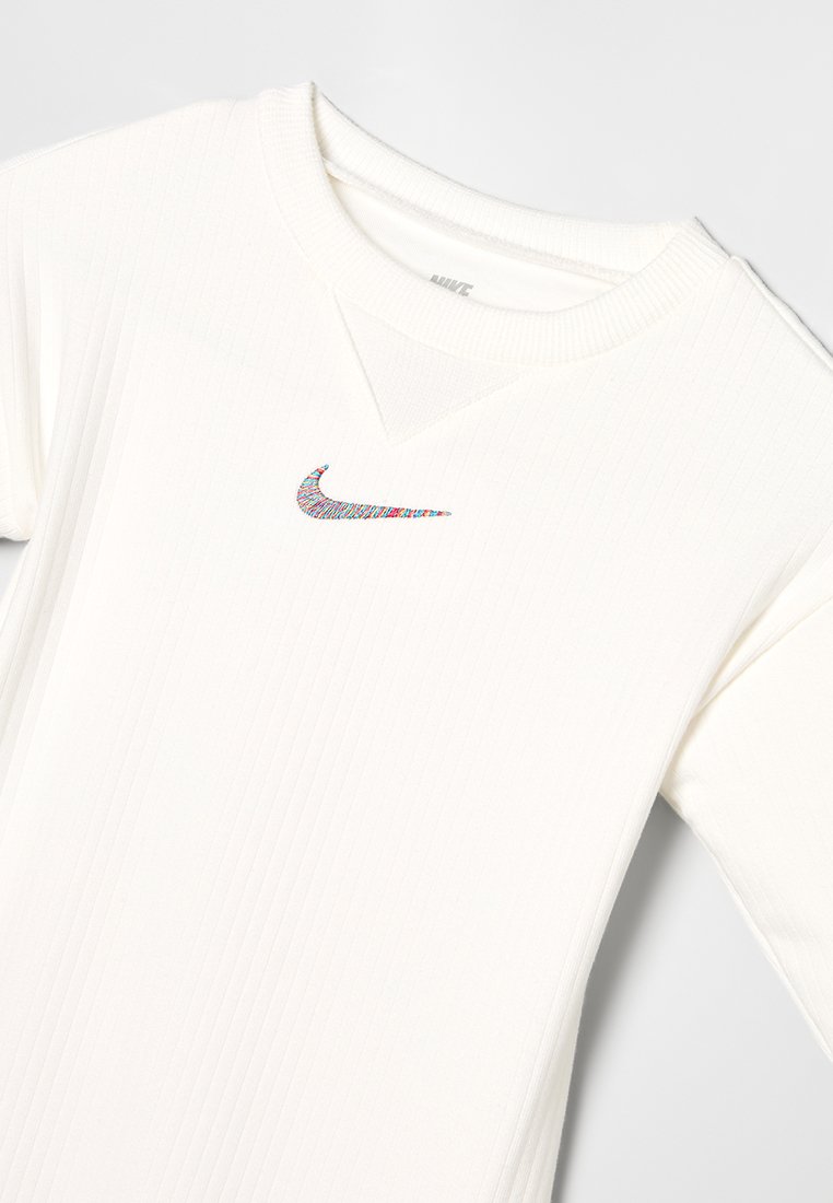Nike Performance