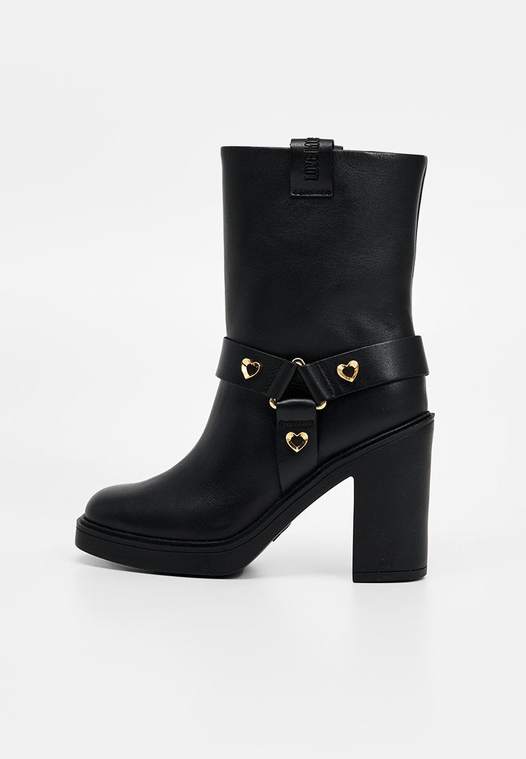 Love Moschino