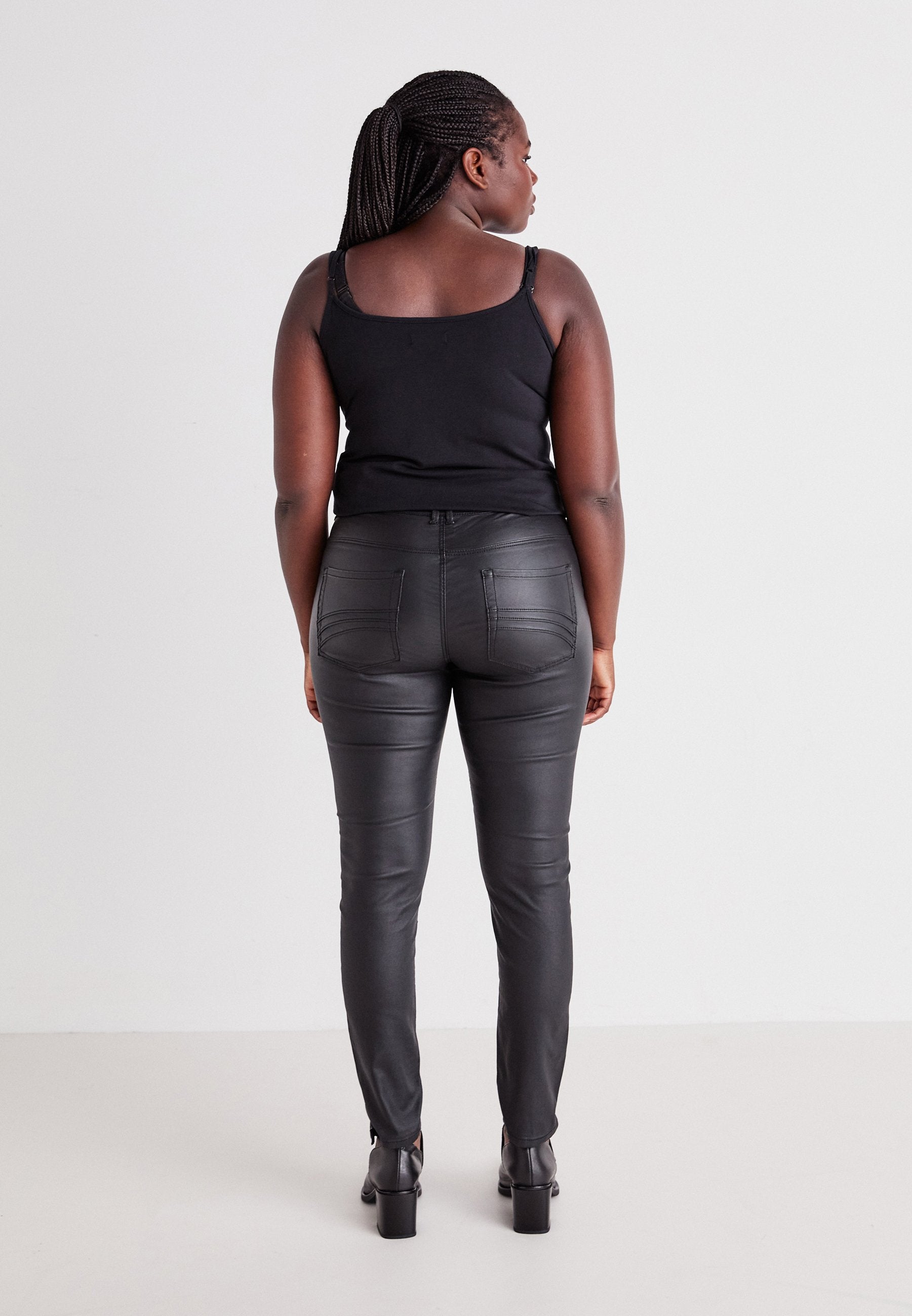 CARSELA-NYA Skinny Fit Media 4