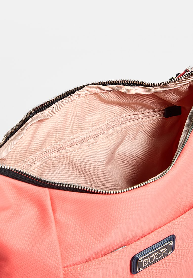 Mandarina Duck STYLE