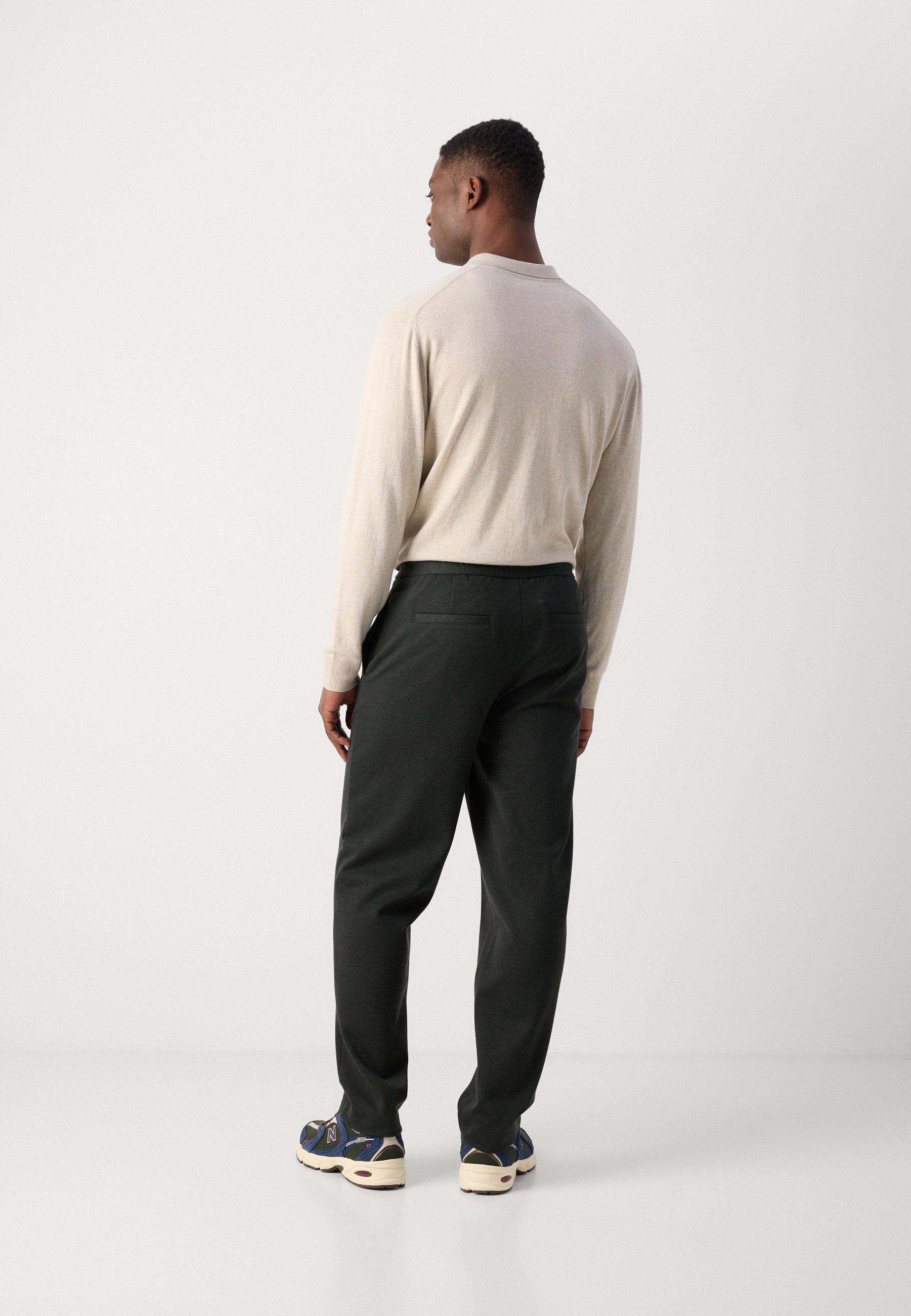 SUPERFLEX RELAXED FIT PANTS Media 5