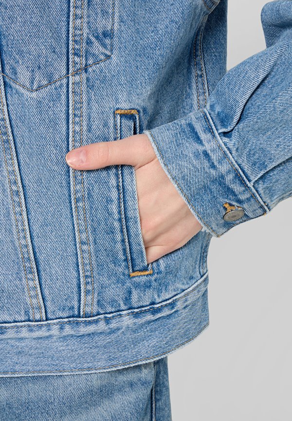 Levi's®