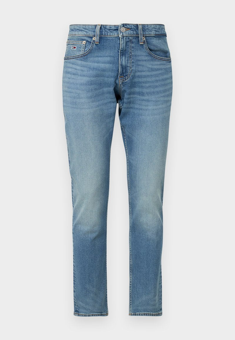 Hellblaue Jeans aus Denim mit geradem Schnitt. Verfügt über ein klassisches Fünf-Taschen-Design, regulären Taillenbund und dezente Verfärbungen im Stoff.
