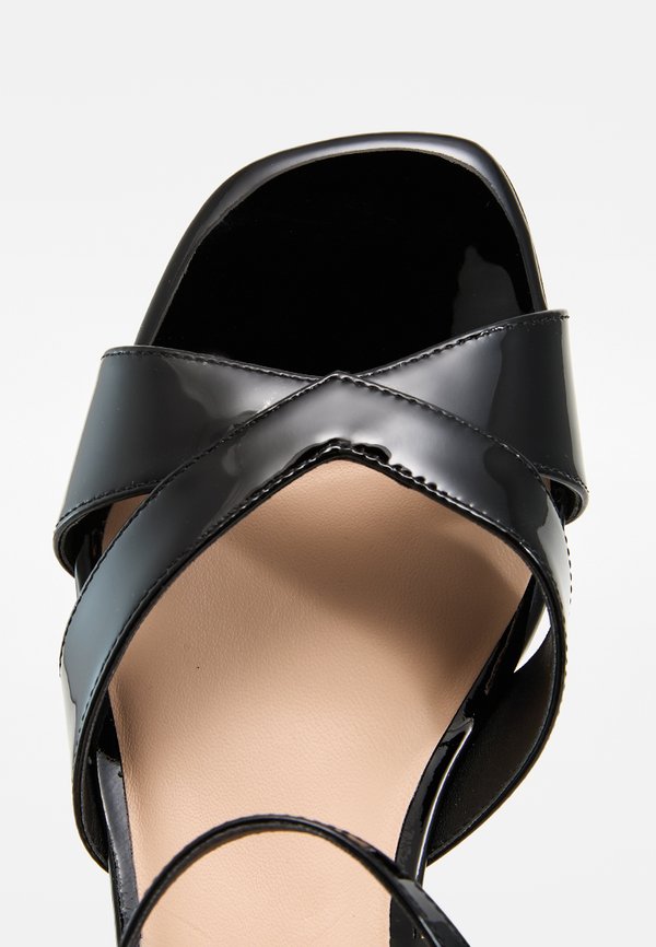 Stuart Weitzman MIAMI