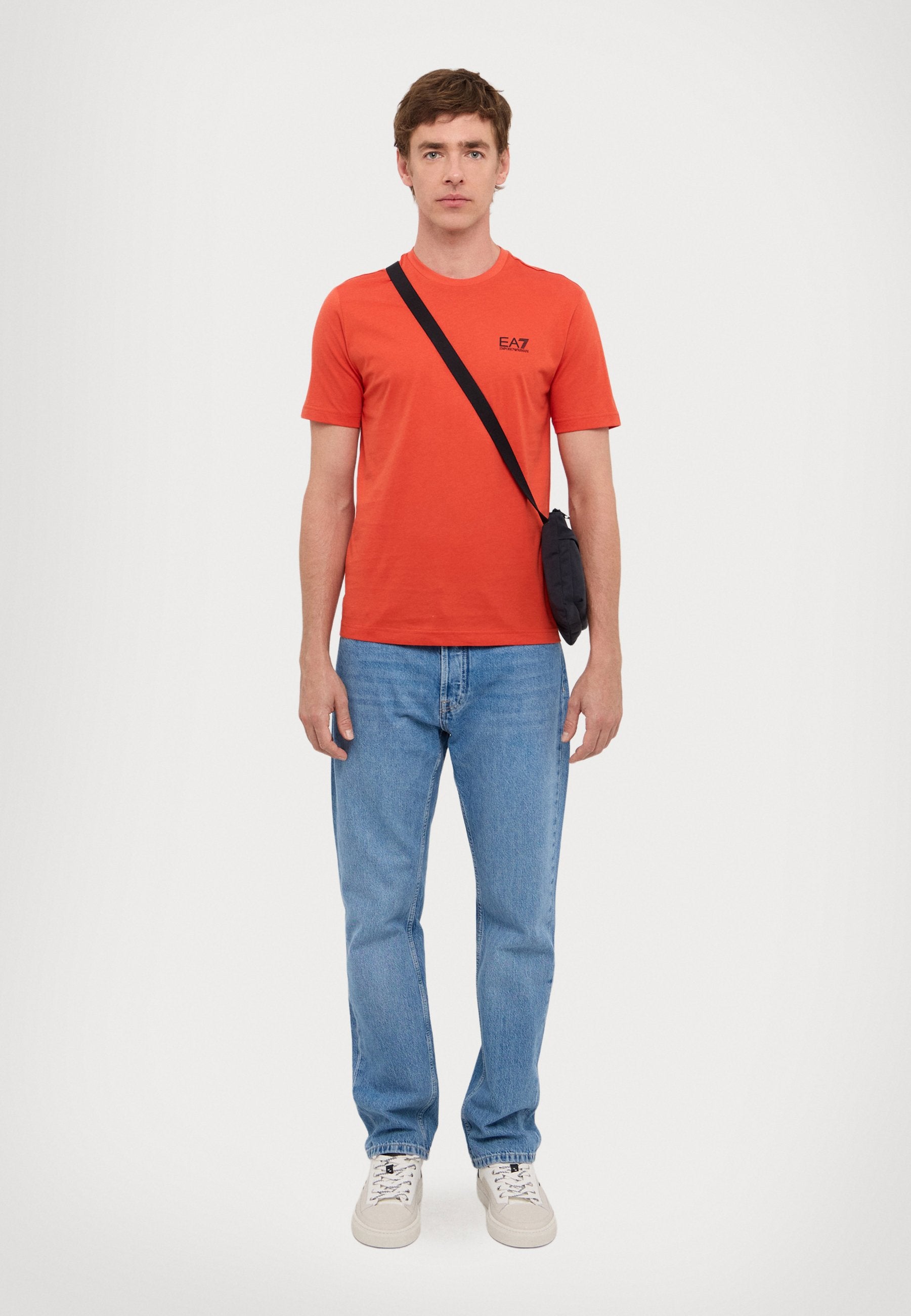 TRAIN CORE TEE UNISEX Media 2