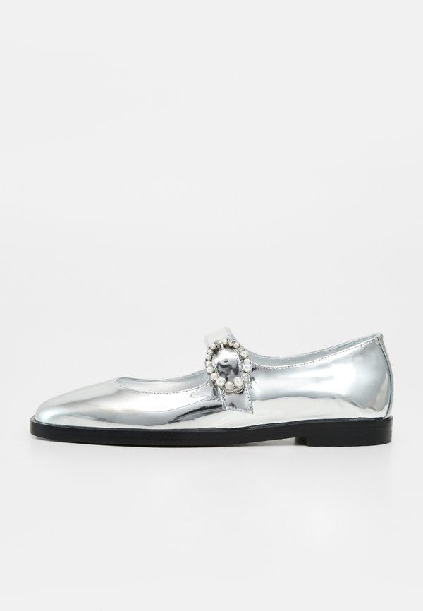 Stuart Weitzman LORALEI