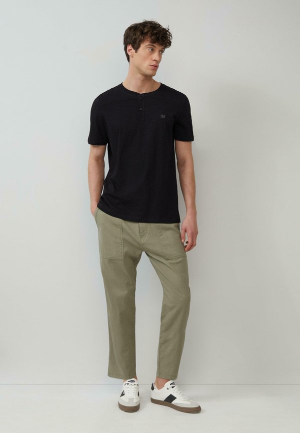 s.Oliver HENLEY - Basic T-shirt - schwarz
