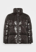 Schwarze Daunenjacke mit glänzender Oberfläche, hohem Kragen und Reißverschluss. Verfügt über große gesteppte Abschnitte und mit Knöpfen gesicherte Seitentaschen.