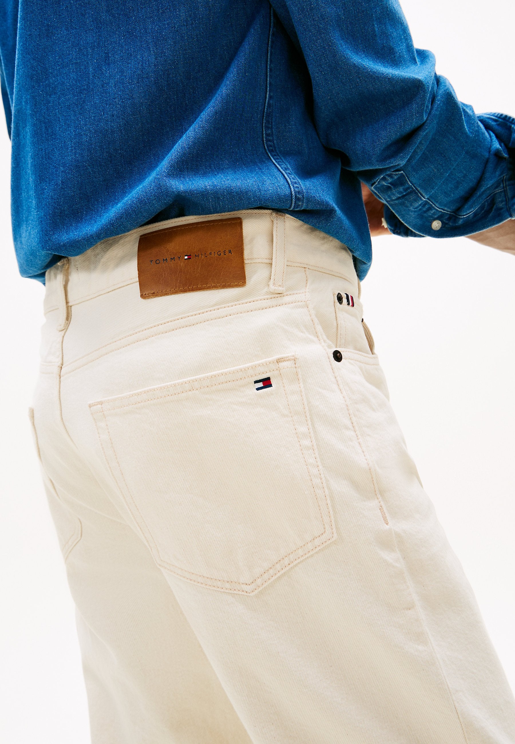 WASHED RELAXED WHITE JEANS Media 5