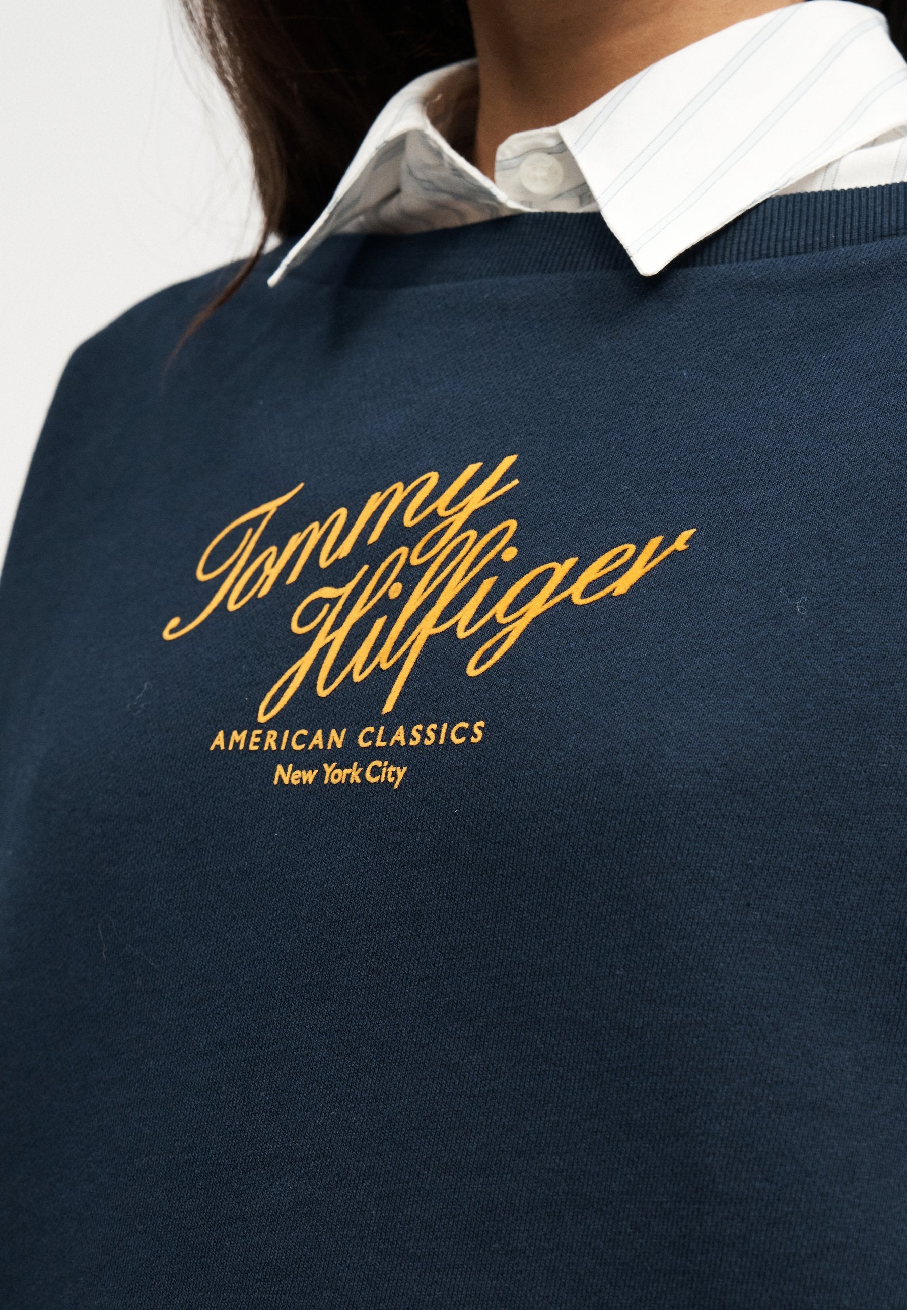 LOGO RELAXED BOAT NECK SWEATSHIRT Media 6