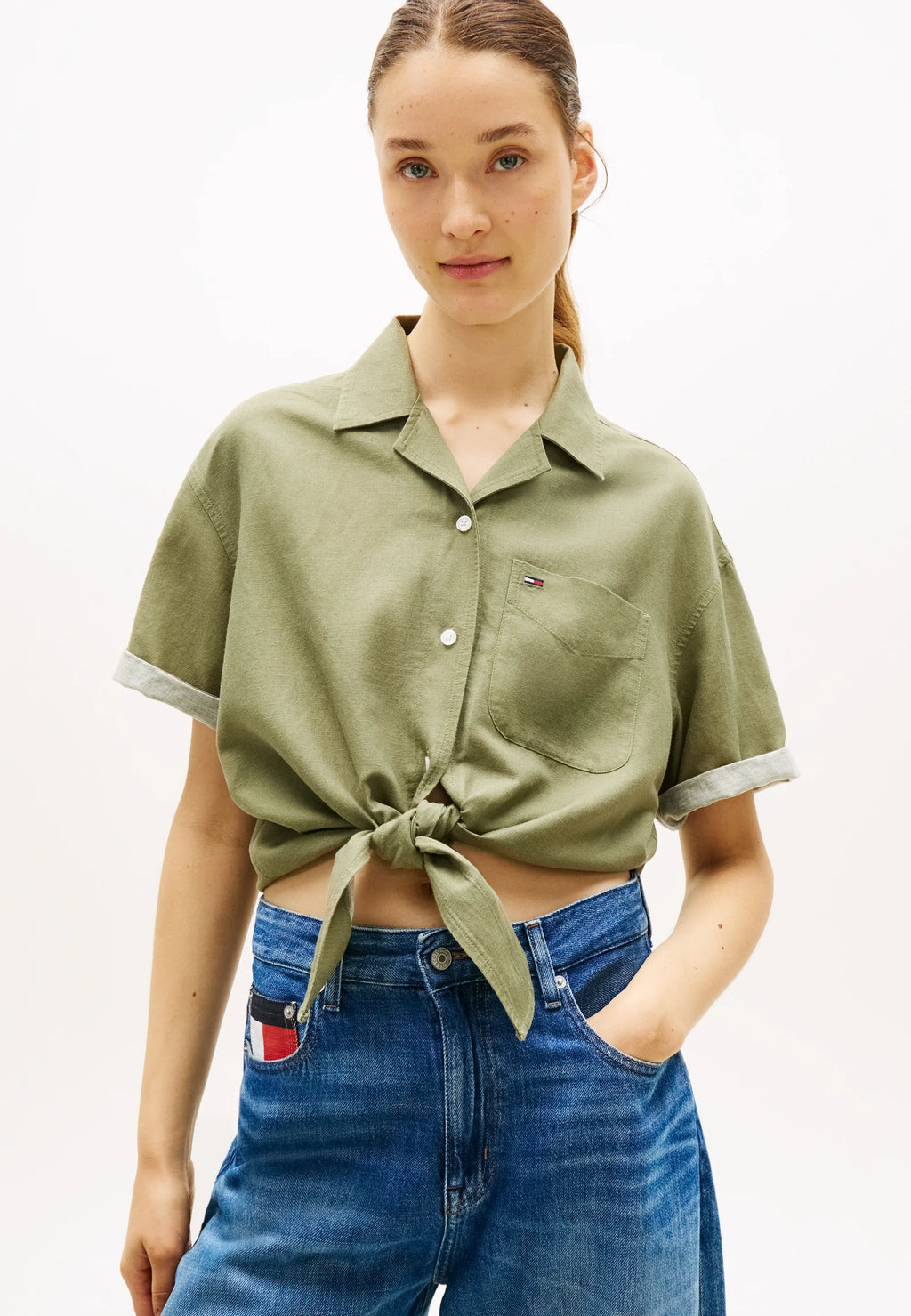 Tommy Jeans RELAXED FIT LINEN BLEND TIE FRONT SHIRT - Button-down blouse - bay leaf