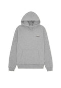 Grauer Hoodie aus weichem Stoff mit Kapuze zum Zuziehen, Kängurutasche vorne und minimalem Branding auf der Brust.