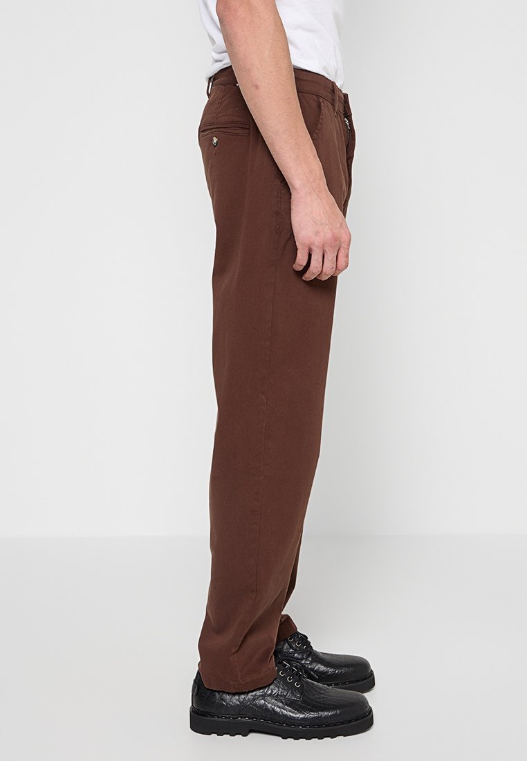 RELAXED FIT Media 2