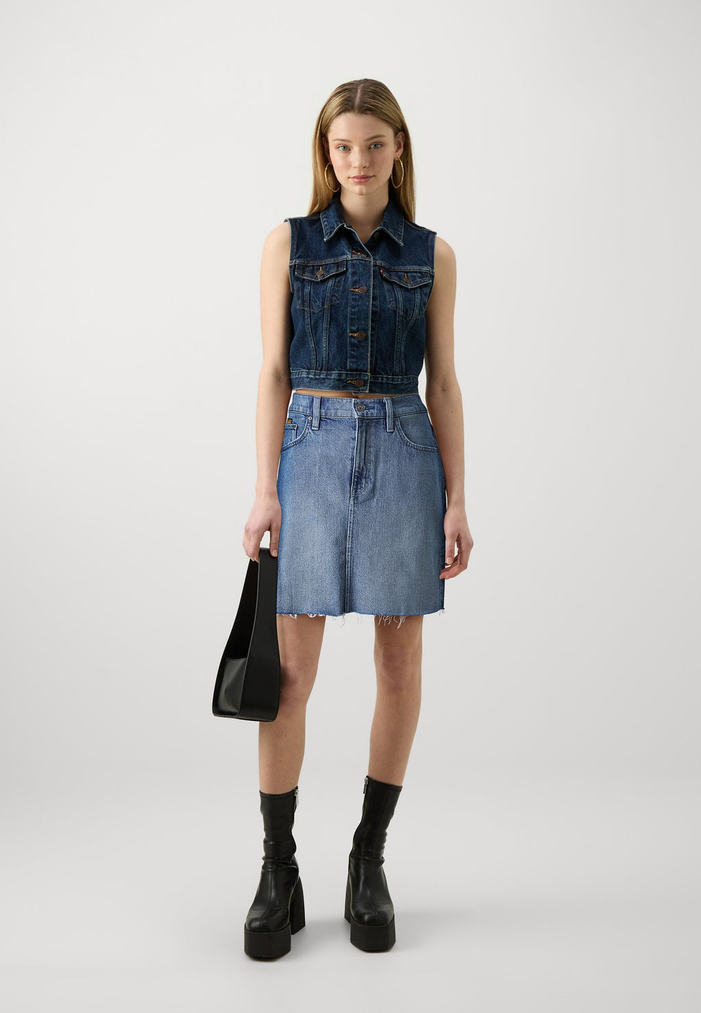 VIKTORIA SHORT EDGE Media 2