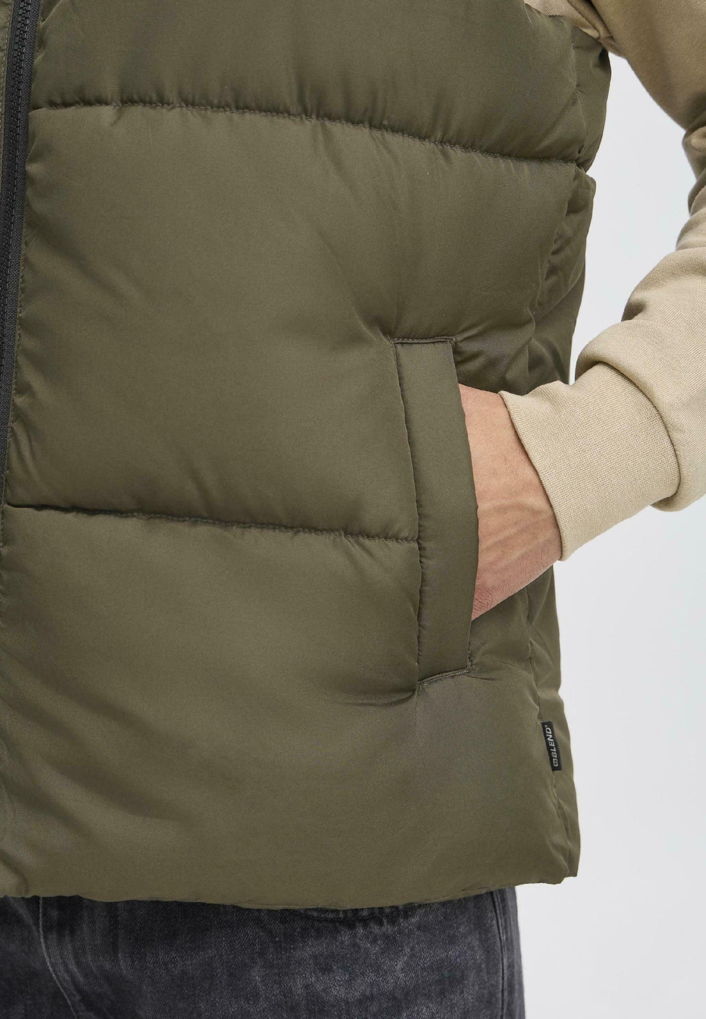 BHELWIN HOODED Media 6