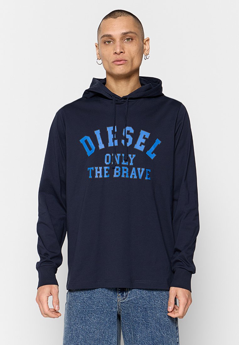 Dunkelblaues Langarm-Hoodie aus Baumwollmischung, mit einem grafischen Druck "DIESEL ONLY THE BRAVE" in kontrastierenden blauen Buchstaben.