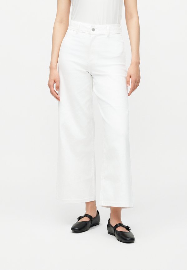 Vero Moda Tall VMLARONE WIDE CROPPED - Wide Leg - bright white