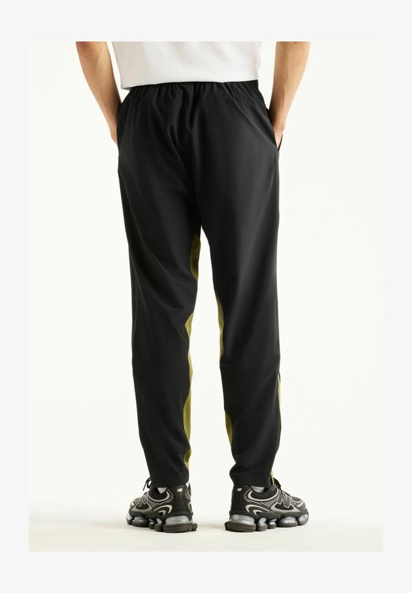 New Balance UTILITY STRETCH WOVEN PANT - Tracksuit bottoms - sport green black