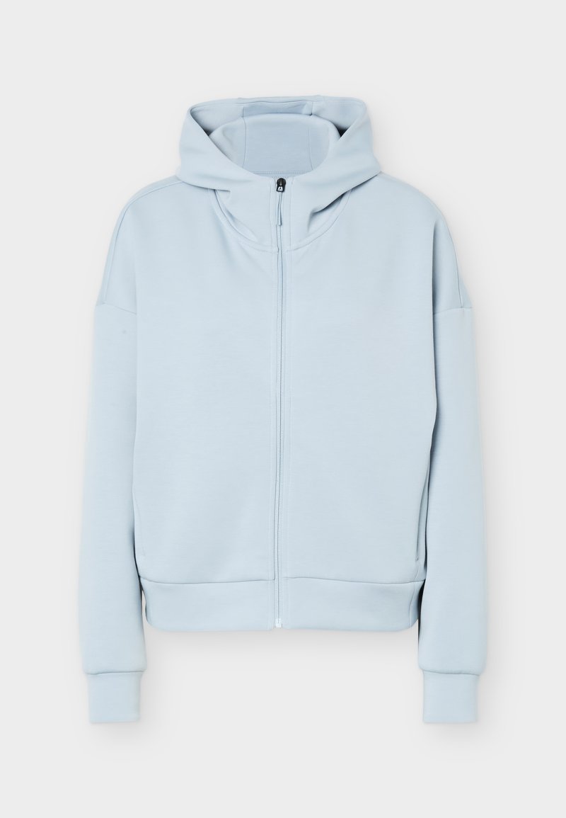 Hellblauer Reißverschluss-Hoodie mit langen Ärmeln, gerippten Bündchen und Kapuze, vor weißem Hintergrund gezeigt.