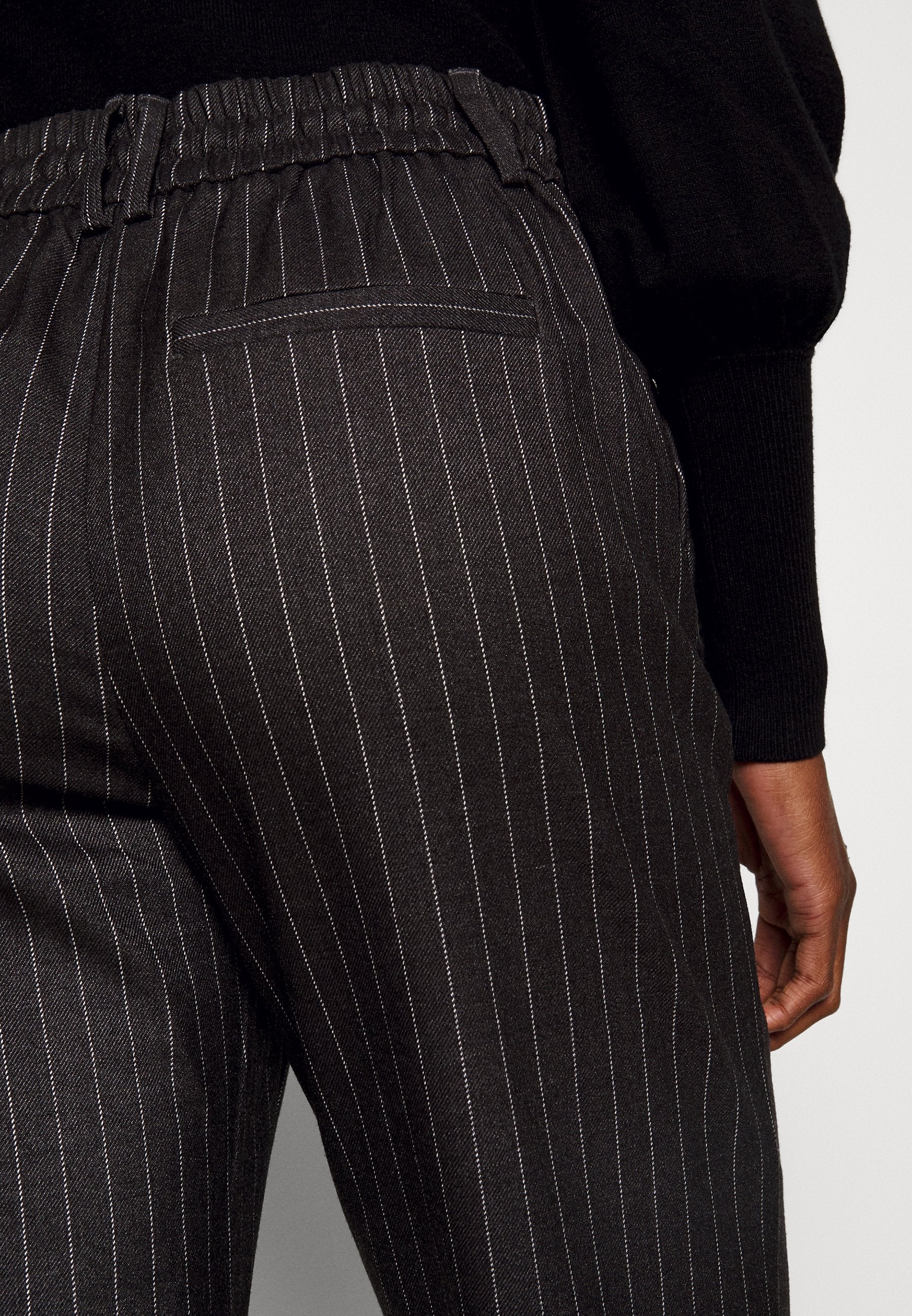 ONLPOPTRASH NAJA FINE STRIPE PANT Media 6