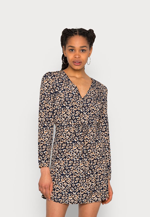 Missguided HALF BUTTON TEA DRESS ANIMAL