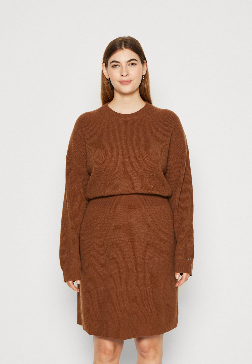 WAISTED DRESS Media 3